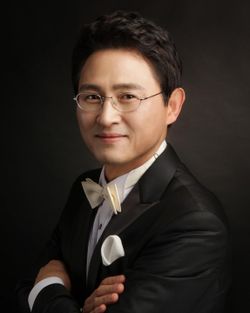 뮤지컬전공 주임교수 <strong>황태율</strong>